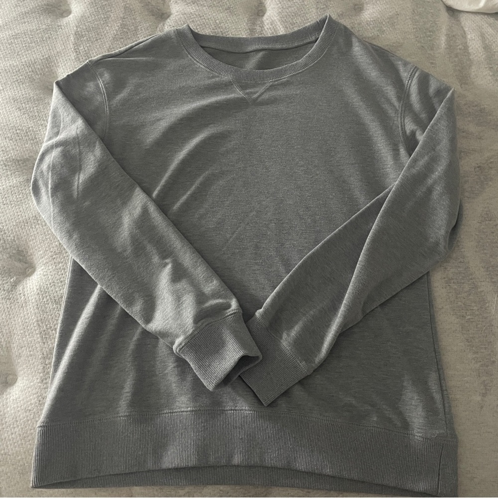 Unbranded plain gray long sleeve crewneck size small
